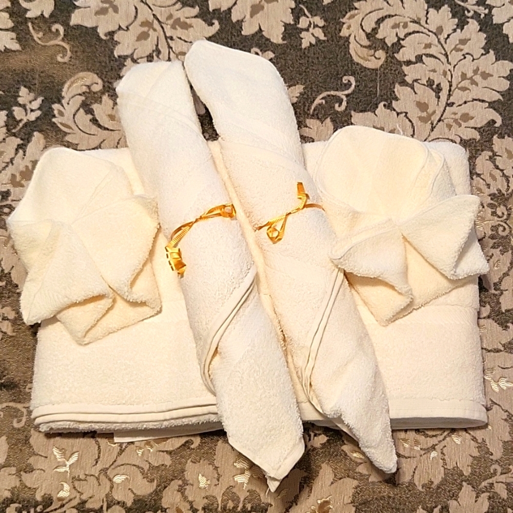 NEW Off-White Bath Towels, Bath, Hand & Face, Set for 2!